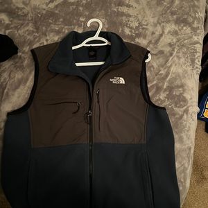 The North Face Men's Black and Gray Vest